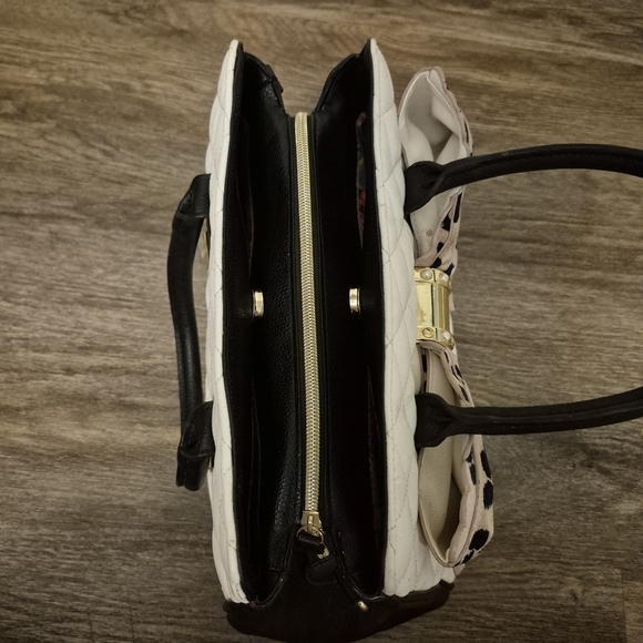 Betsey Johnson Quilted Satchel Leopard Bow Floral Lining Black White Rare - Picture 4 of 10